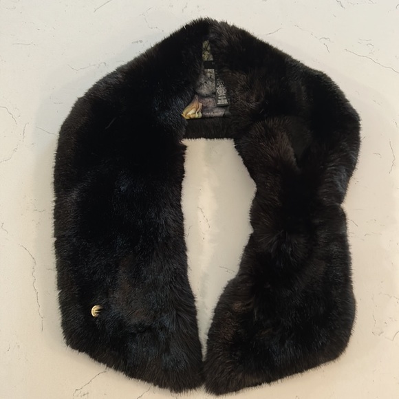 Ted Baker reversible black faux fur scarf NWOT - Picture 10 of 15